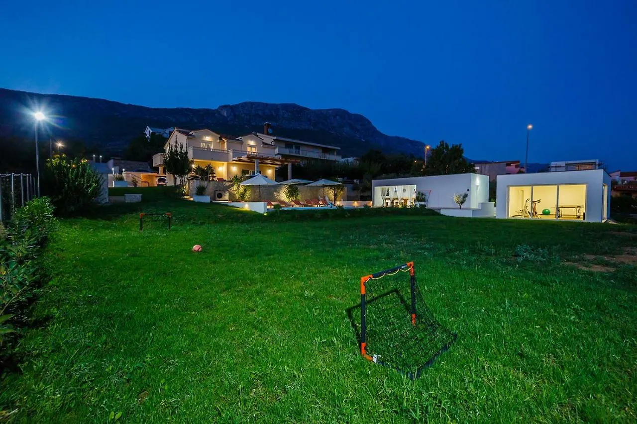 Sun-Kissed Luxury Mediterranean Villa Kaštela 0*,