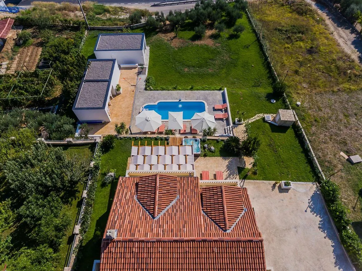 Sun-Kissed Luxury Mediterranean Villa Kaštela 0*,  Chorvatsko