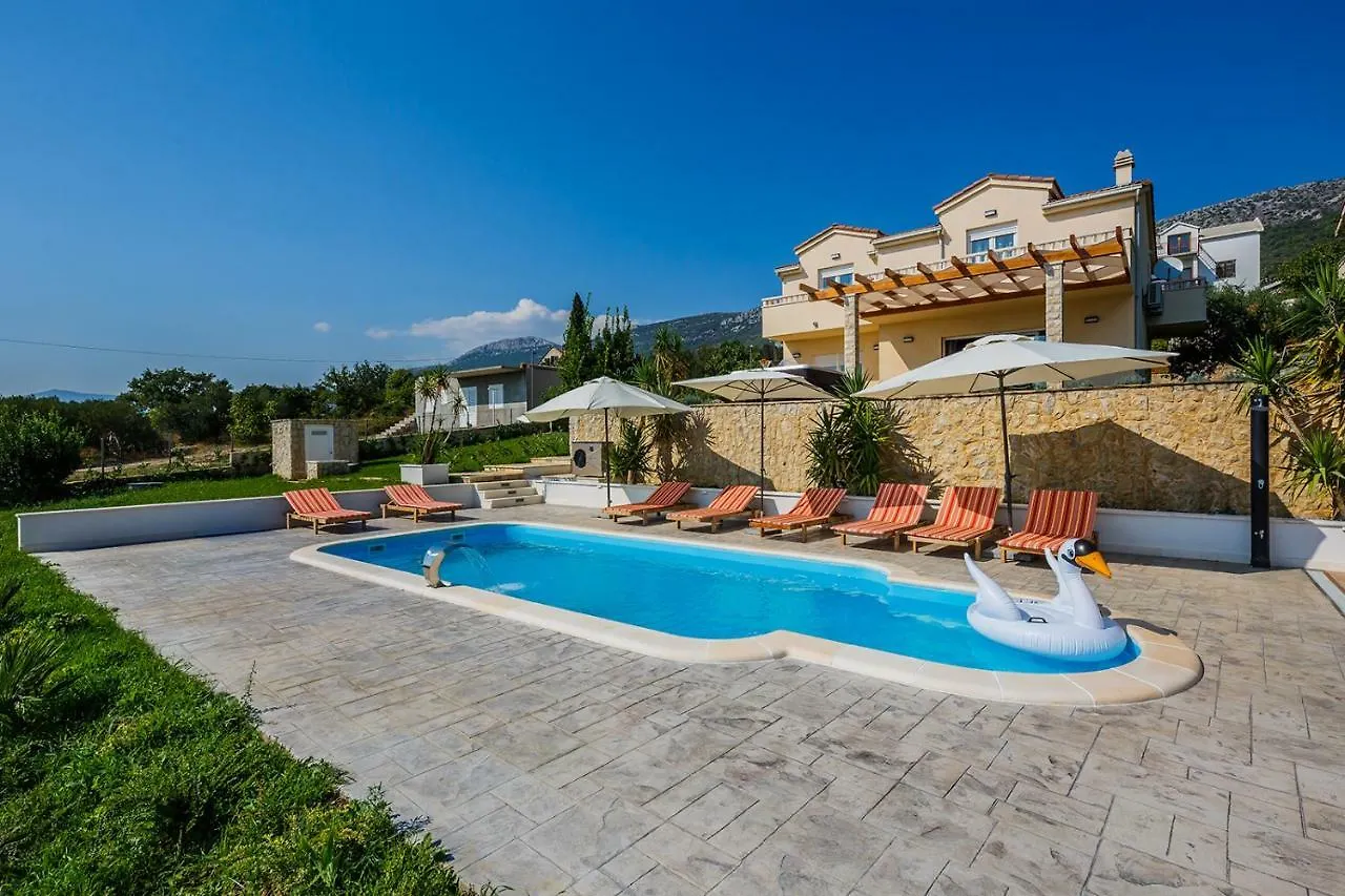 Sun-Kissed Luxury Mediterranean Villa Kaštela 0*,